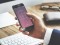 仕事でスマホを利用することも多いはず。情報が抜き取られている危険性も… 写真:Rawpixel / PIXTA(ピクスタ)